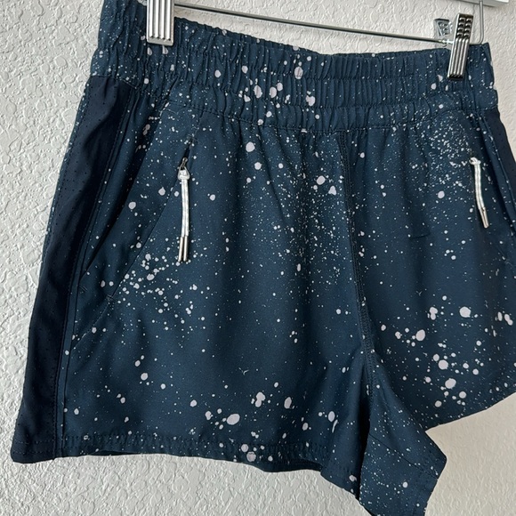 Vuori Dash Short - Picture 2 of 6